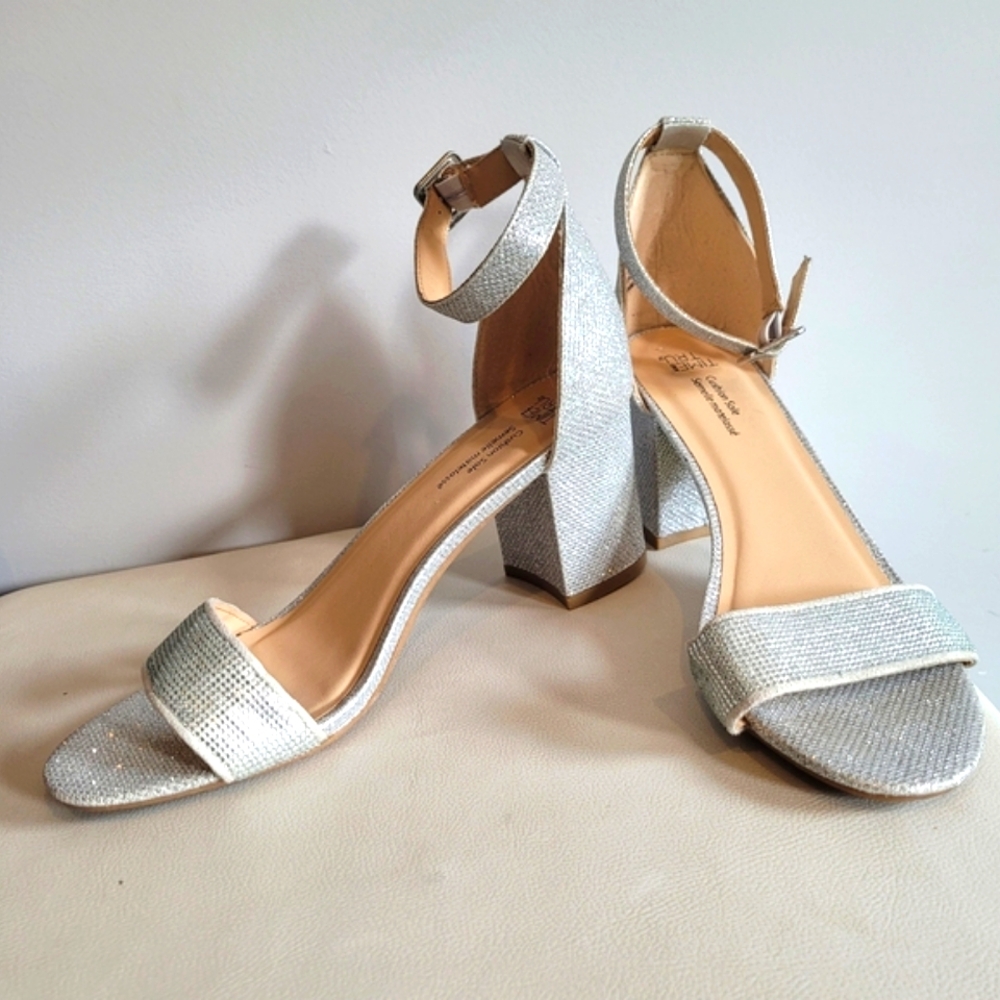 Time and Tru Silver Glitter Sparkle Block Heel Sandals Pump Ankle Strap Buckle